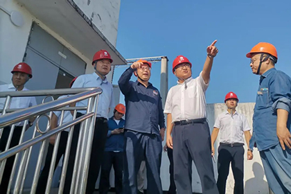 國網(wǎng)供電公司到西區(qū)變電所調(diào)研.jpg 國網(wǎng)供電公司到西區(qū)變電所調(diào)研.jpg